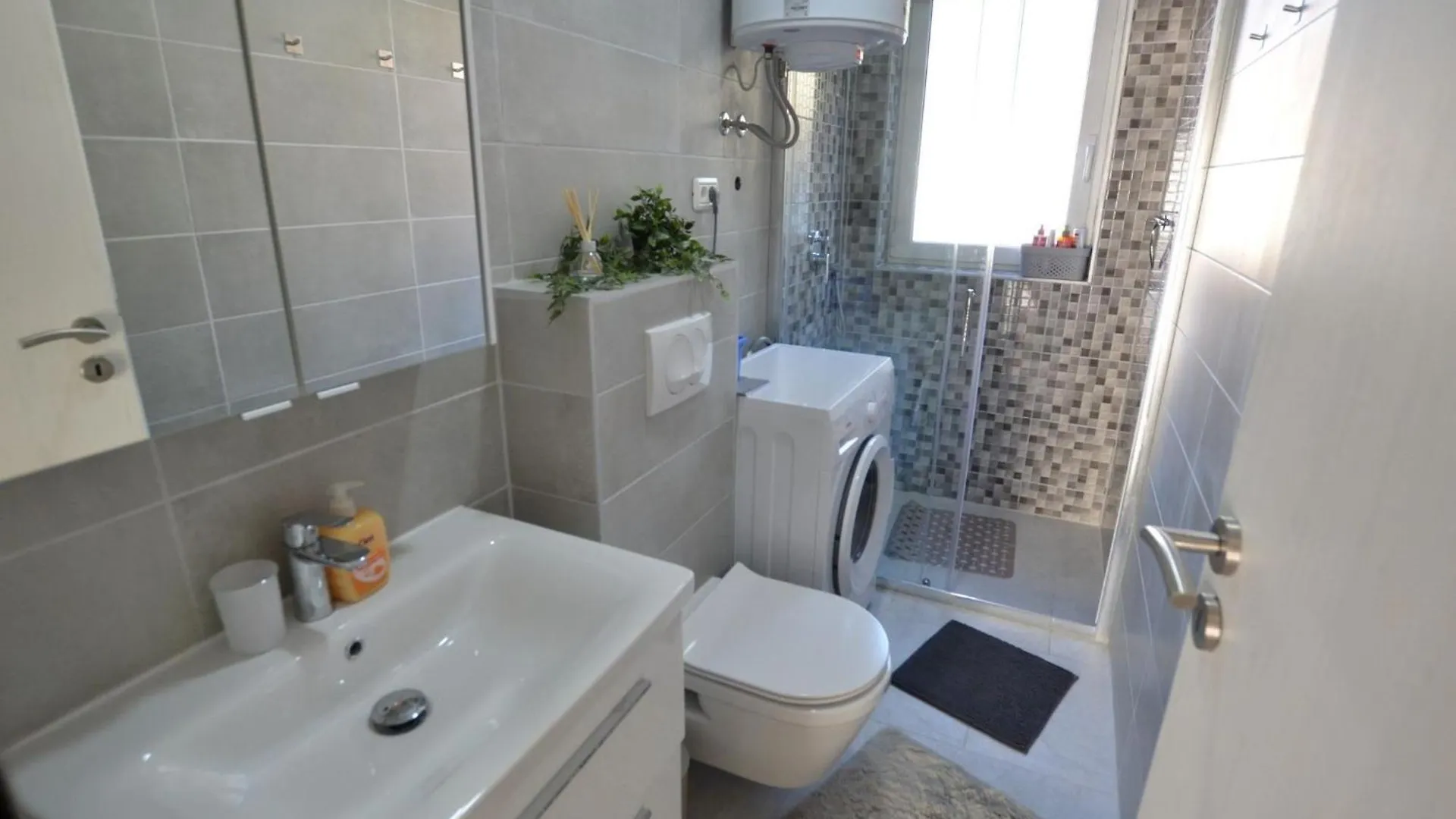 Warm And Welcoming Apartment With Balcony Rovinj